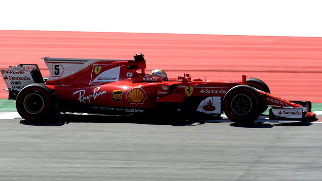 Sebastian Vettel při pátečním tréninku v Rakousku