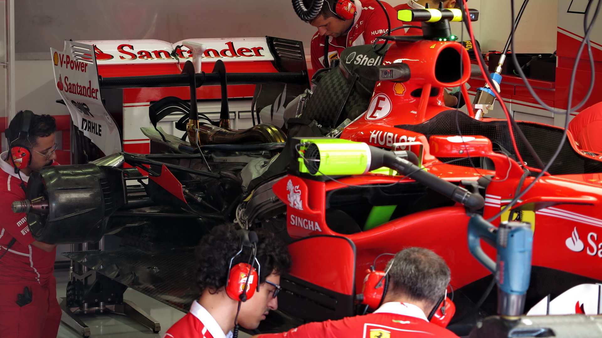 Ferrari čeká náročný úkol, pokud se bude chtít udržet před Mercedesem