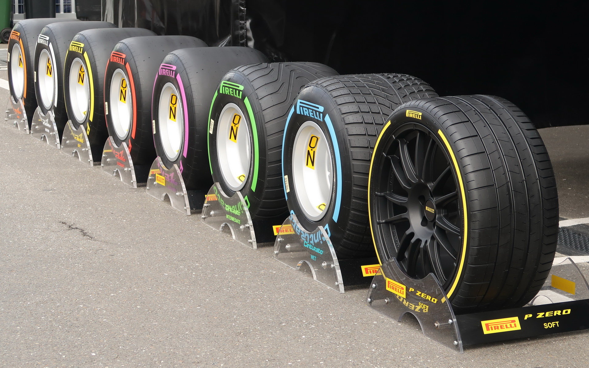 Všechny pneumatiky Pirelli pro sezónu 2017 v Rakousku