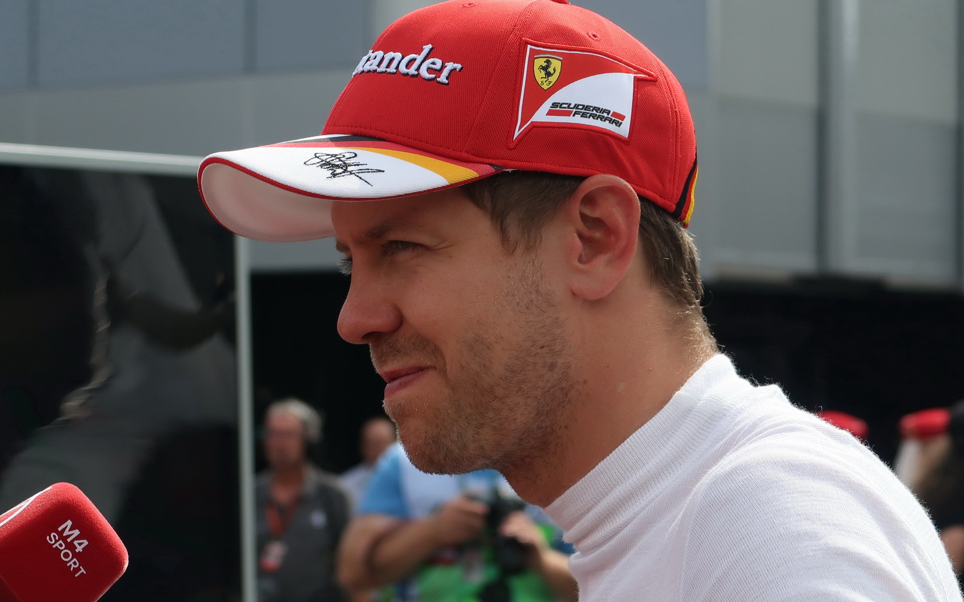 Sebastian Vettel byl po pátku v dobré náladě