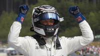 Valtteri Bottas se raduje z vítězství v závodě v Rakousku