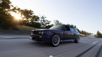 Dokonalý Sleeper: BMW e30 Kombi ukrývá motor z BMW M3