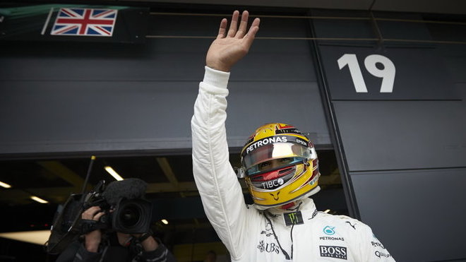 Lewis Hamilton je na vrcholu slávy. Ale co bude dál?