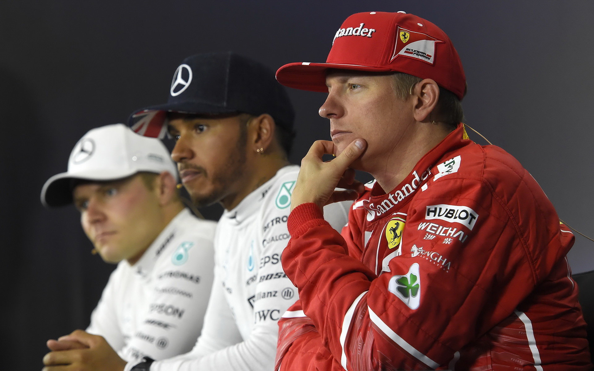Kimi Räikkönen, Lewis Hamilton a Valtteri Bottas na tiskovce po závodě v Silverstone