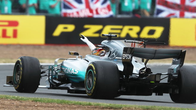 Dominantní Mercedes Careyovi nestačí, chce v F1 další německé značky