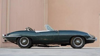 Jaguar E-Type z roku 1963 sice není v nejlepší kondici, ovšem dochoval se v originálním stavu