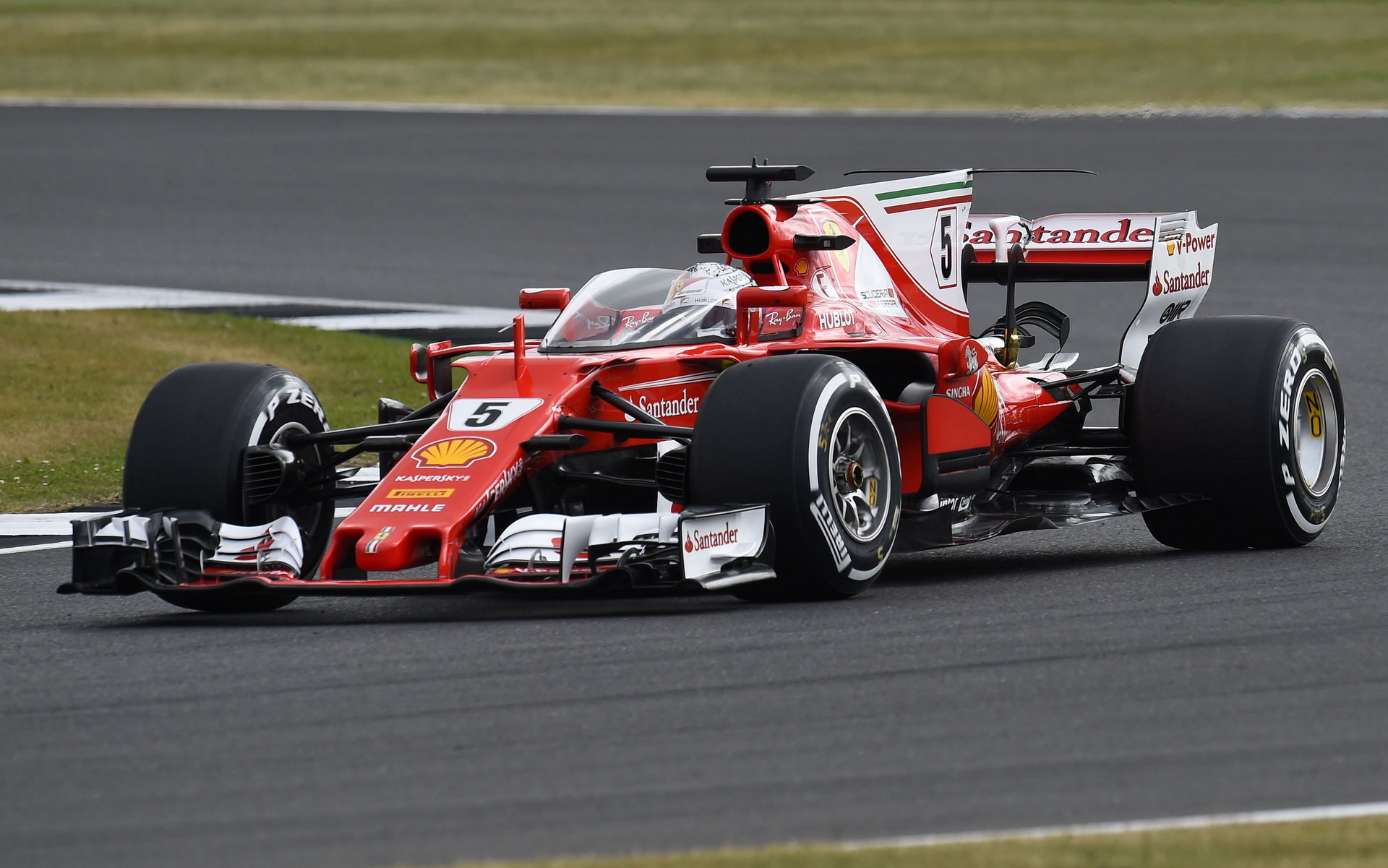 Sebastian Vettel při testu ochranného štítu v Silverstone