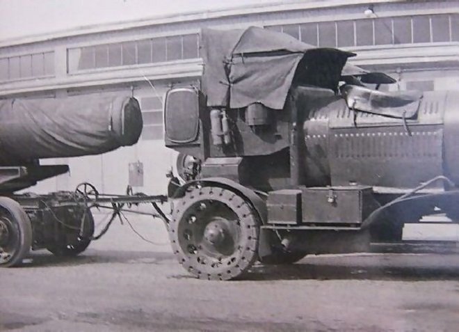 Předchůdcem B.E. vlaku byl rakouský Daimler-Landwehr-Zug, často označovaný b-zug a c-zug