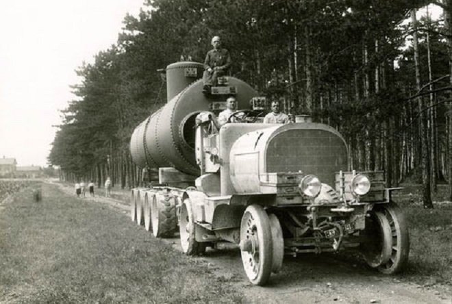 Předchůdcem B.E. vlaku byl rakouský Daimler-Landwehr-Zug, často označovaný b-zug a c-zug