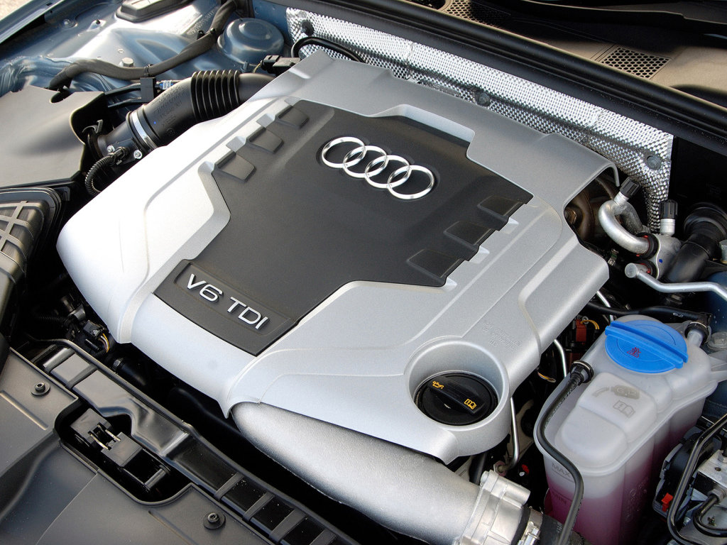 Капот ауди а5. Audi 5.0 TDI. Мотор 3.5 Ауди. Audi 3.0 TDI мотор. Ауди а5 моторный отсек.