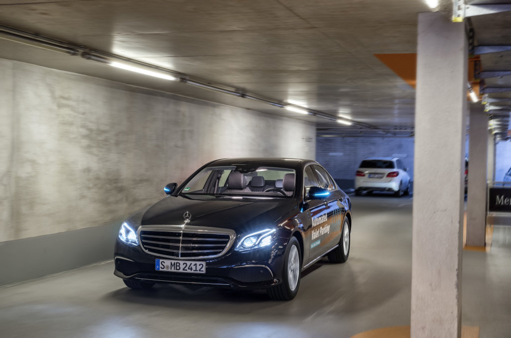 Revoluční systém autonomního parkování představila automobilka Mercedes-Benz ve spolupráci se společností Bosch