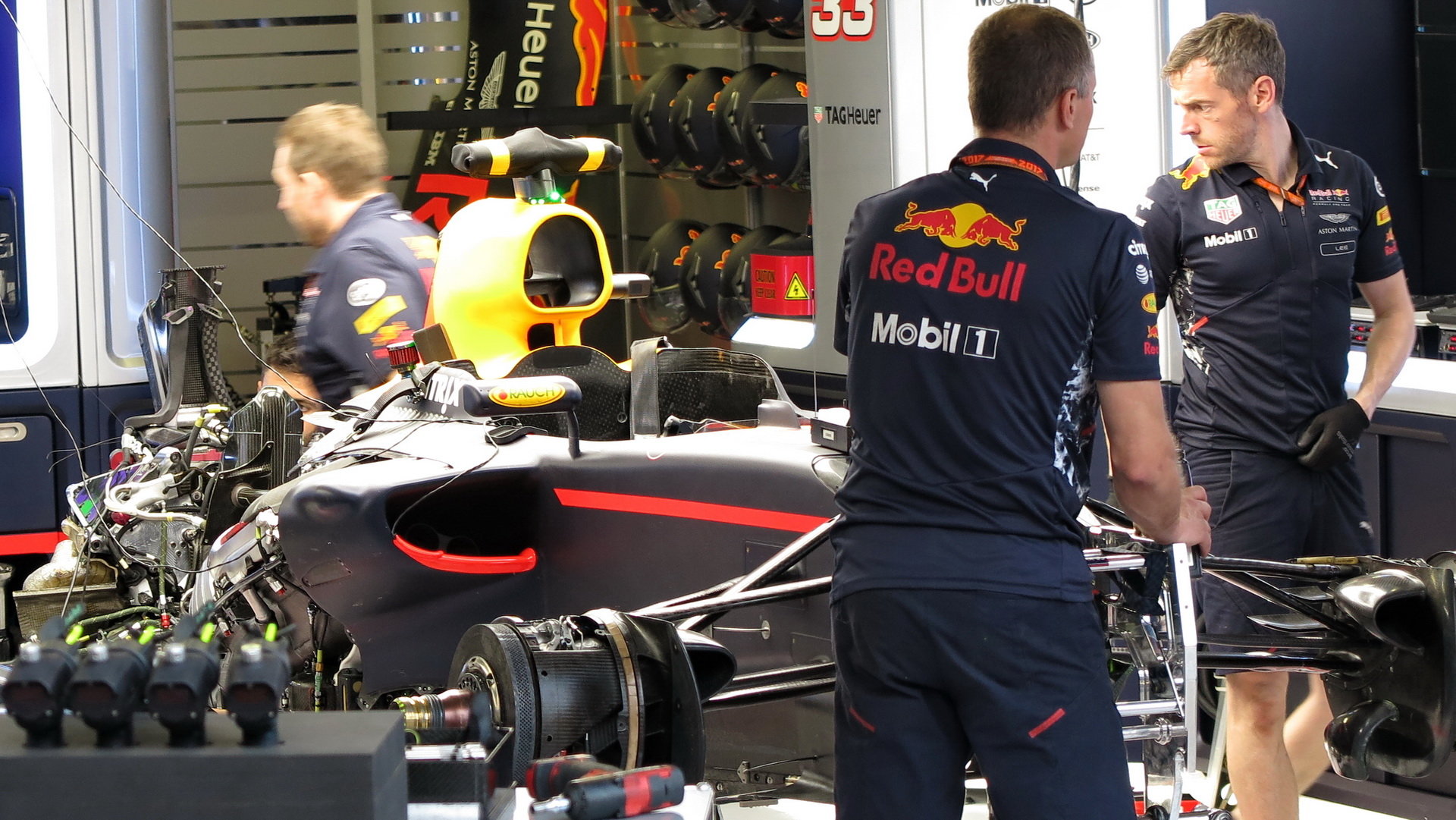 Motor Renault za zády Red Bullu