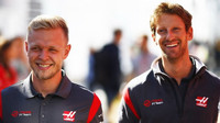 Romain Grosjean a Kevin Magnussen v Maďarsku