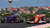 Carlos Sainz a Sebastian Vettel při tréninku v Maďarsku