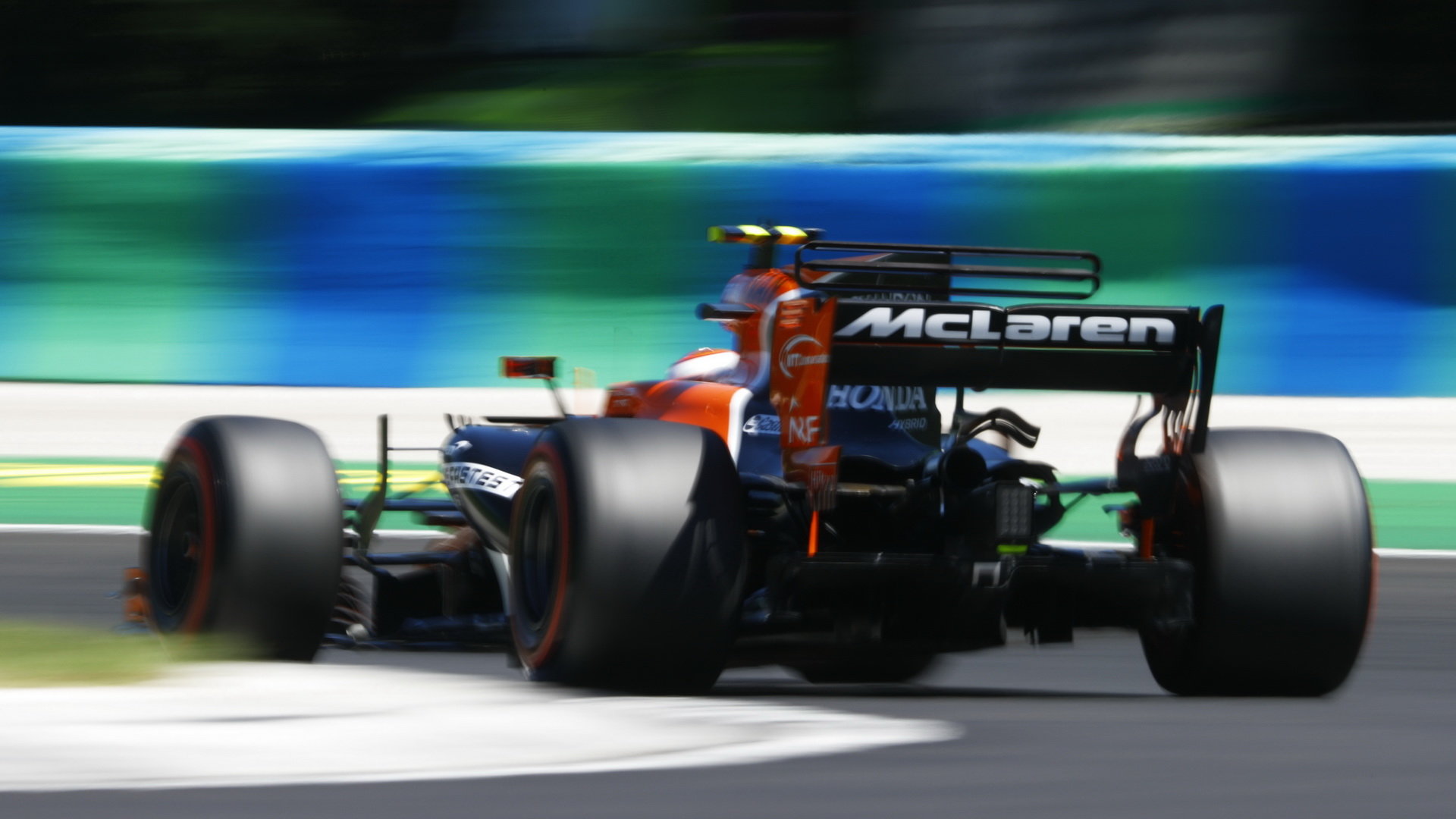 McLaren s Hondou podal v Maďarsku skvělý výkon - pouze tři týmy si odvezly více bodů