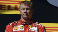 Kimi Räikkönen na pódiu po závodě v Maďarsku