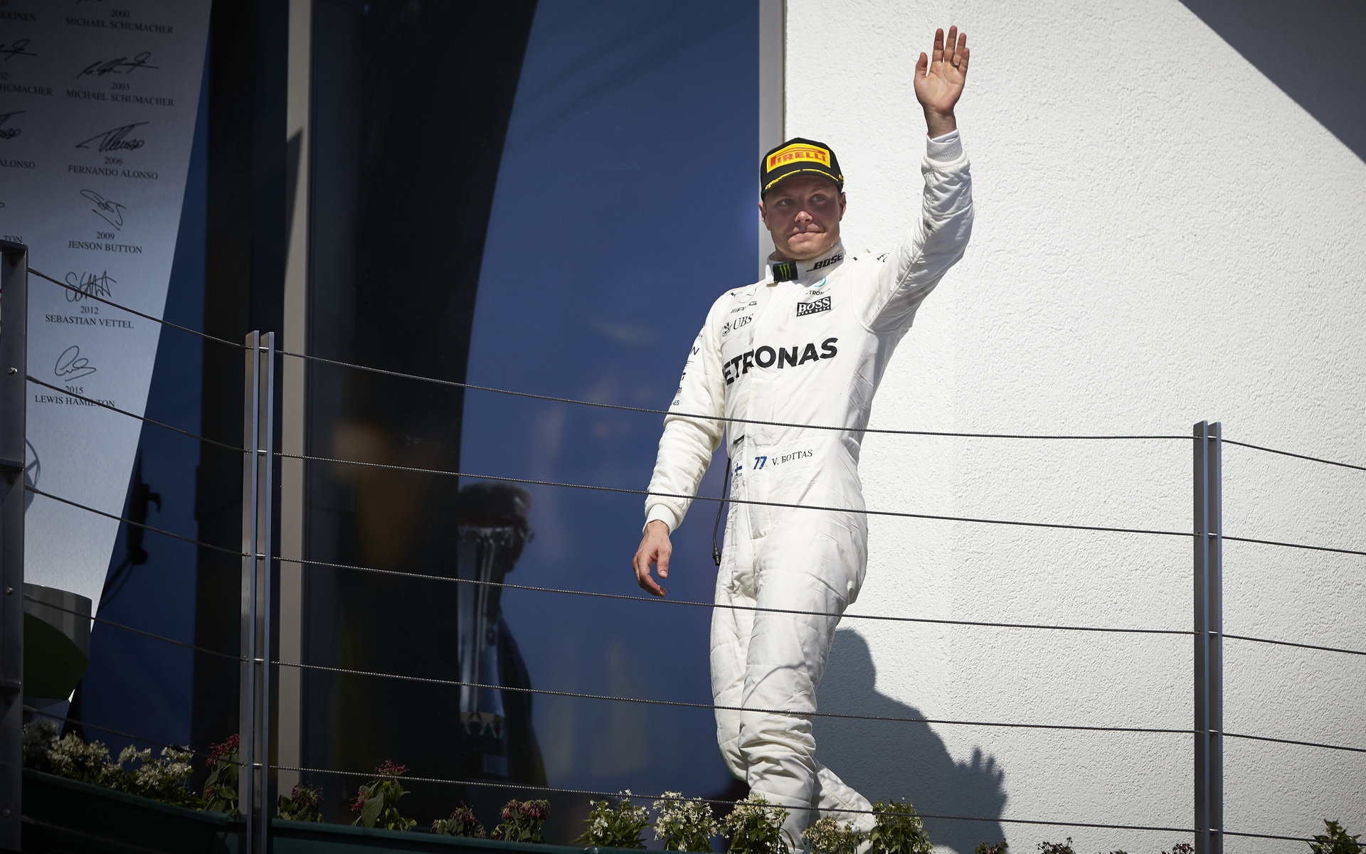 Valtteri Bottas na pódiu po závodě v Maďarsku