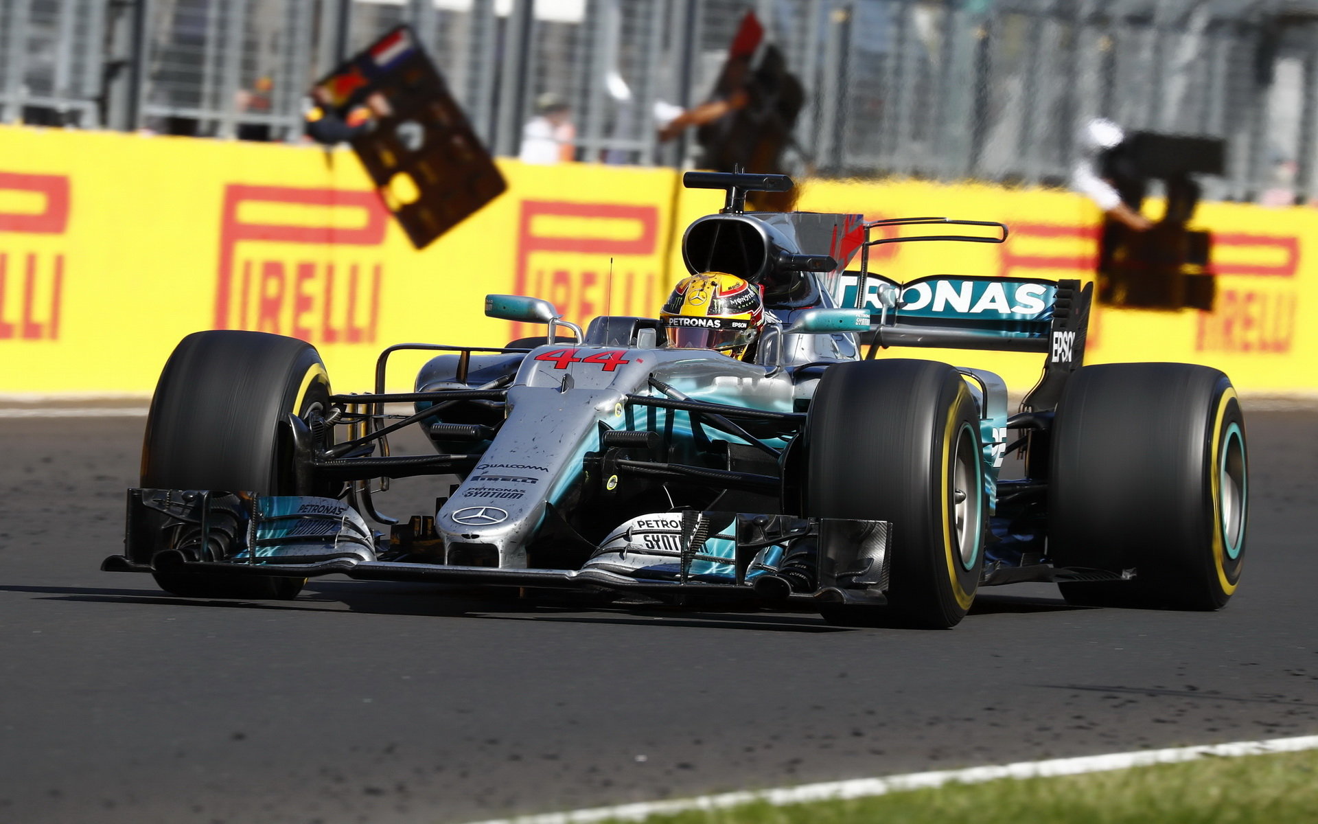 Lewis Hamilton v závodě v Maďarsku