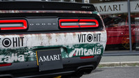 Dodge Challenger Hellcar v polepu odkazujícím na legendární Lancii Stratos Alitalia