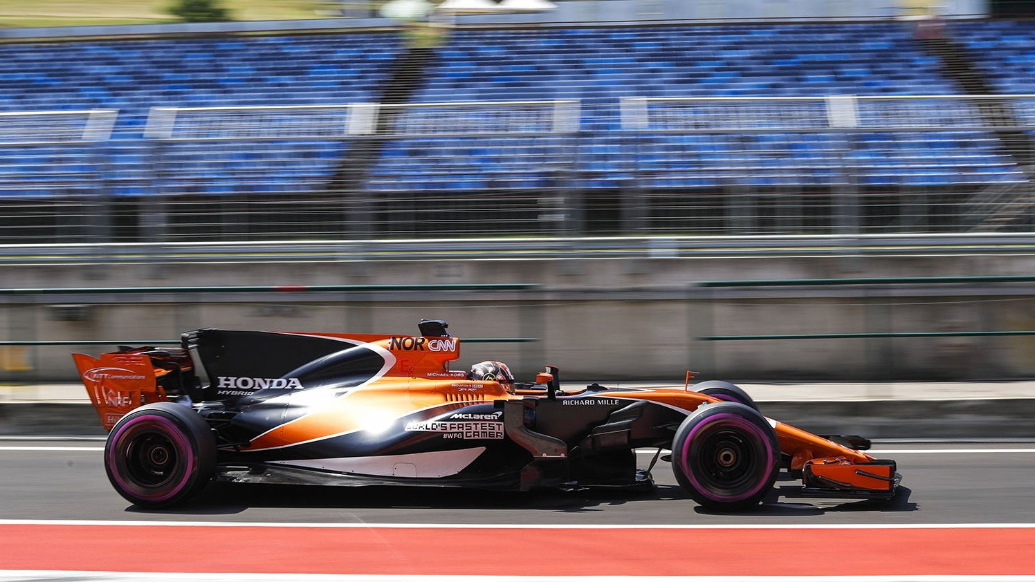 Lando Norris během testů s McLarenem v Maďarsku