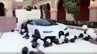 I takto může vypadat rozbalování Bugatti Chiron