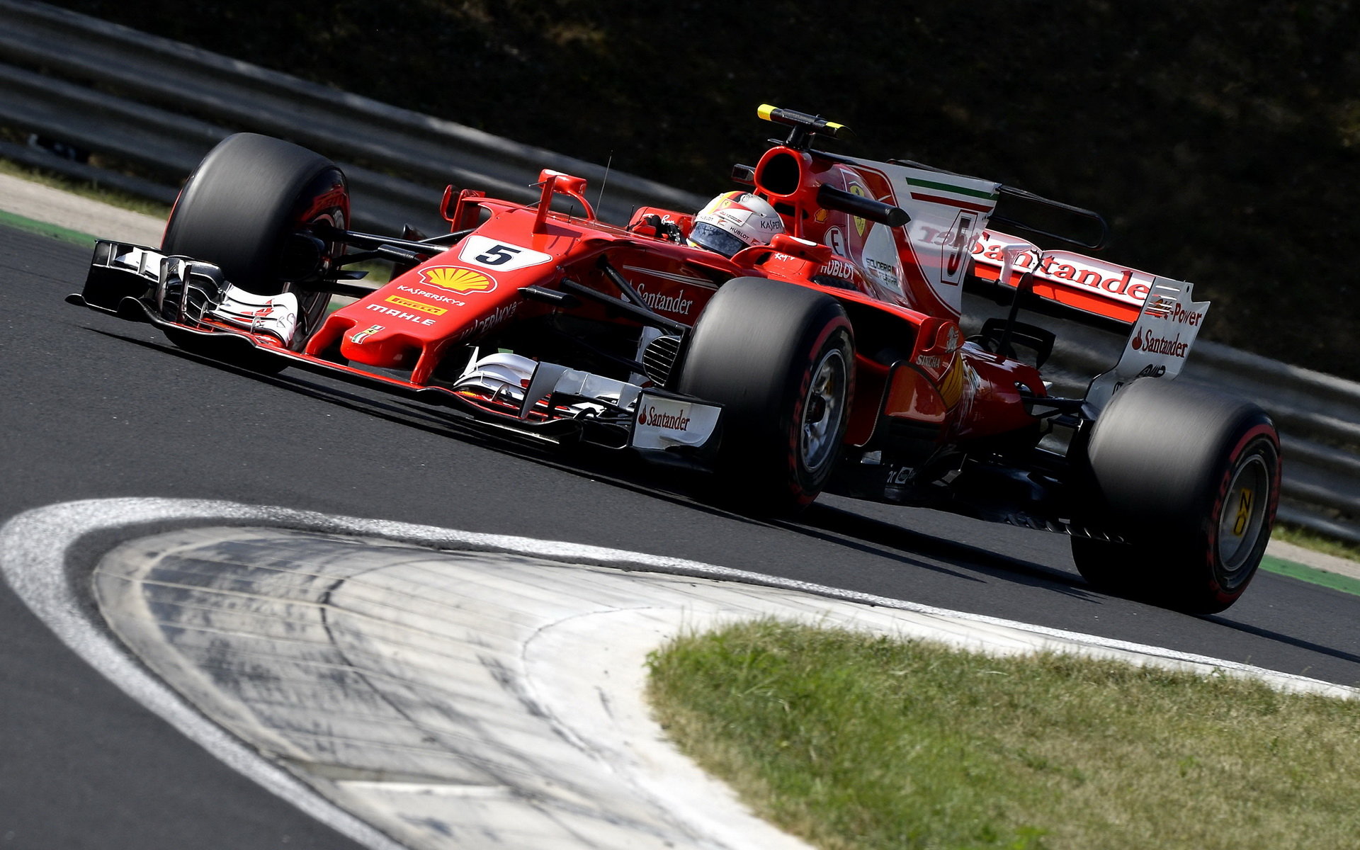 Sebastian Vettel testuje druhý den vůz Ferrari SF70H v Maďarsku