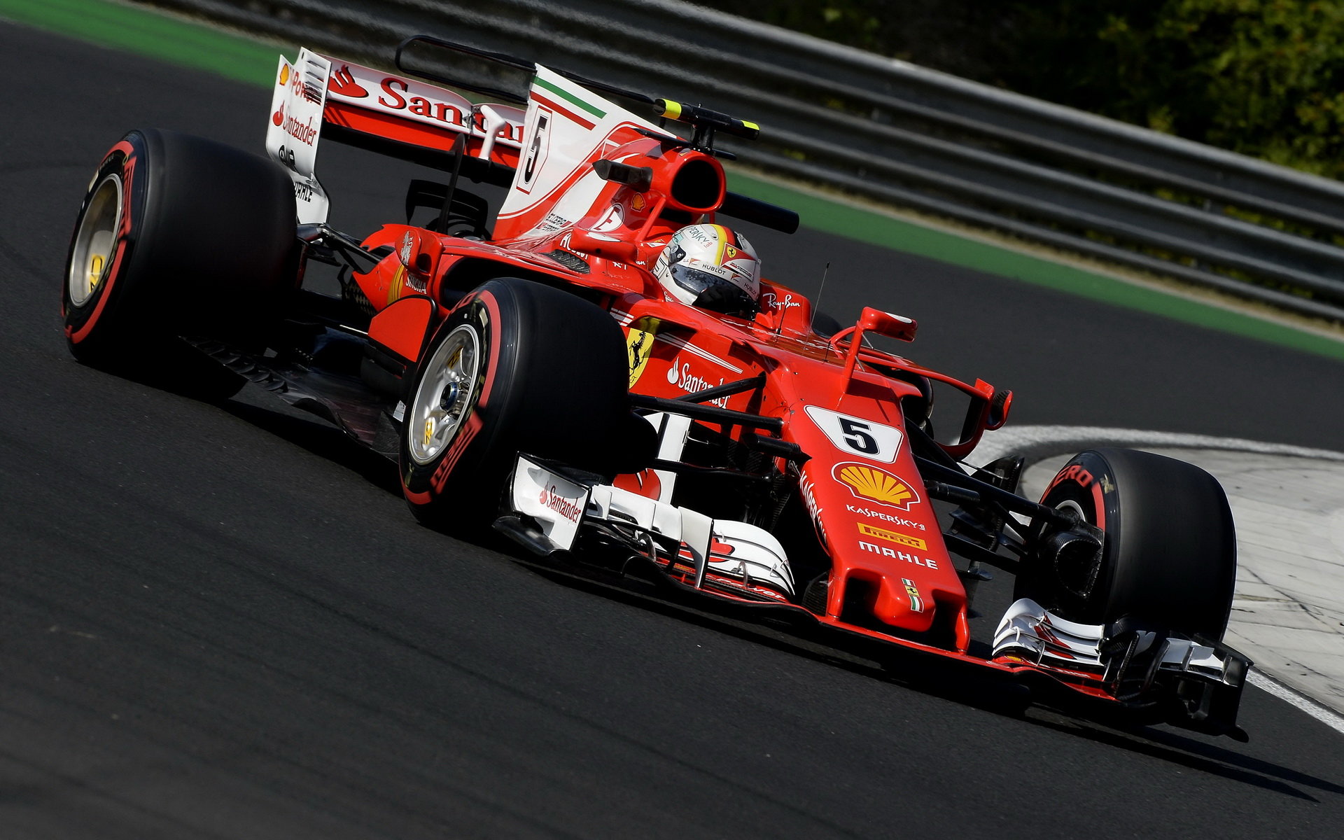 Sebastian Vettel testuje v Maďarsku