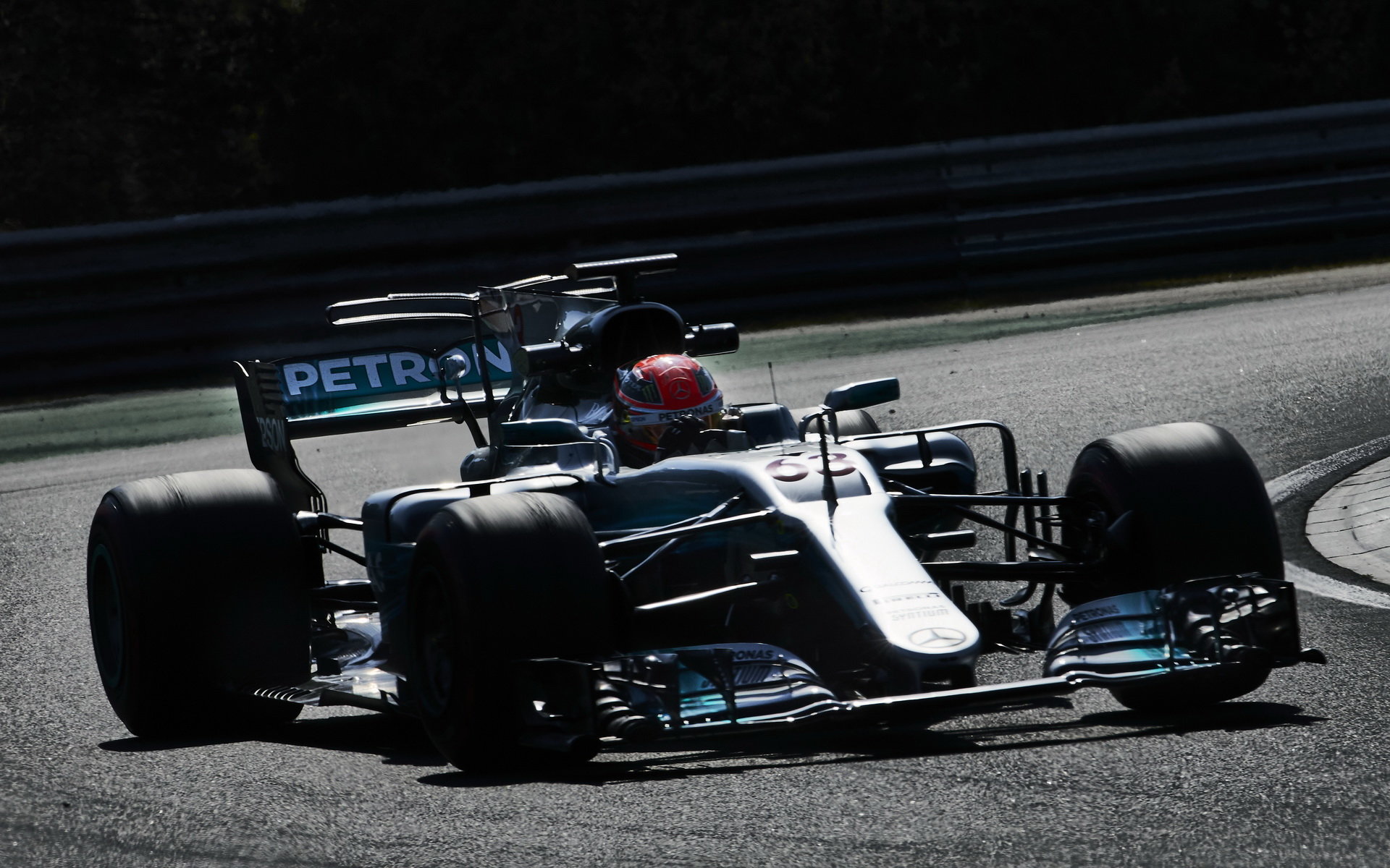 George Russell testuje druhý den vůz Mercedes F1 W08 EQ Power+ v Maďarsku