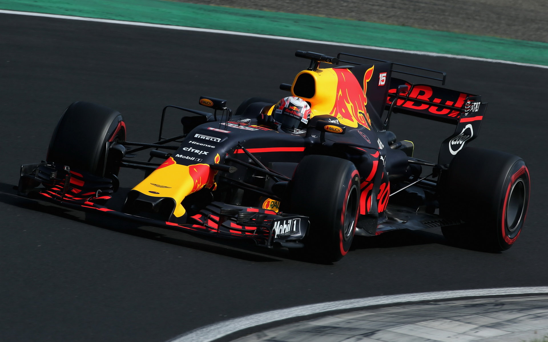 Pierre Gasly testuje druhý den vůz Red Bull RB13 - Renault v Maďarsku