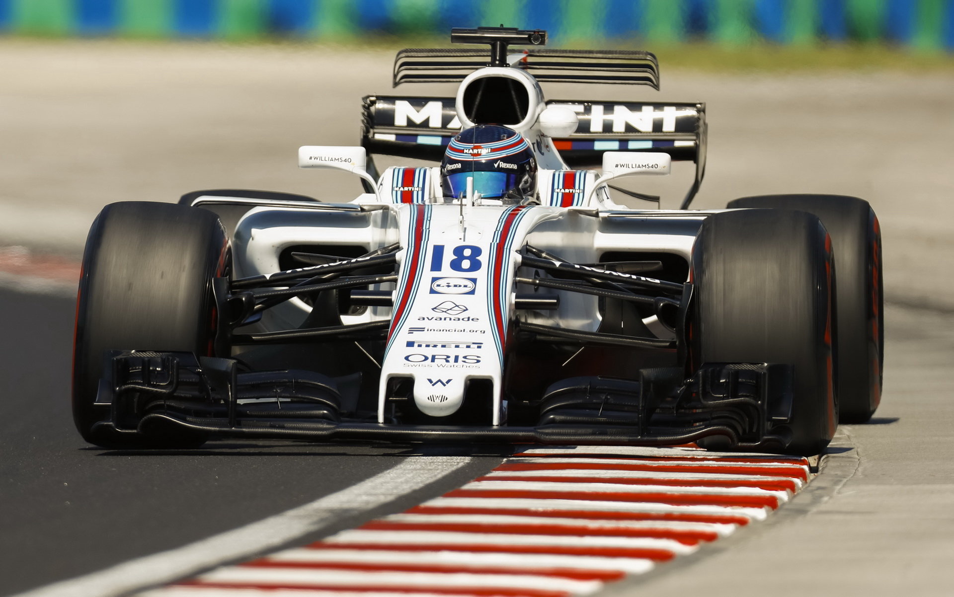 Lance Stroll testuje první den vůz Williams FW38 - Mercedes v Maďarsku