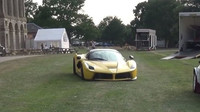 Ferrari LaFerrari se proměnilo v zatraceně drahou hračku pro údržbu trávníku