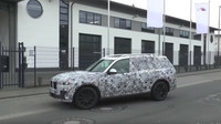 První snímky maskovaného BMW X7