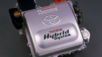 První generace Toyoty Prius z roku 1997 se stala symbolem hybridních automobilů