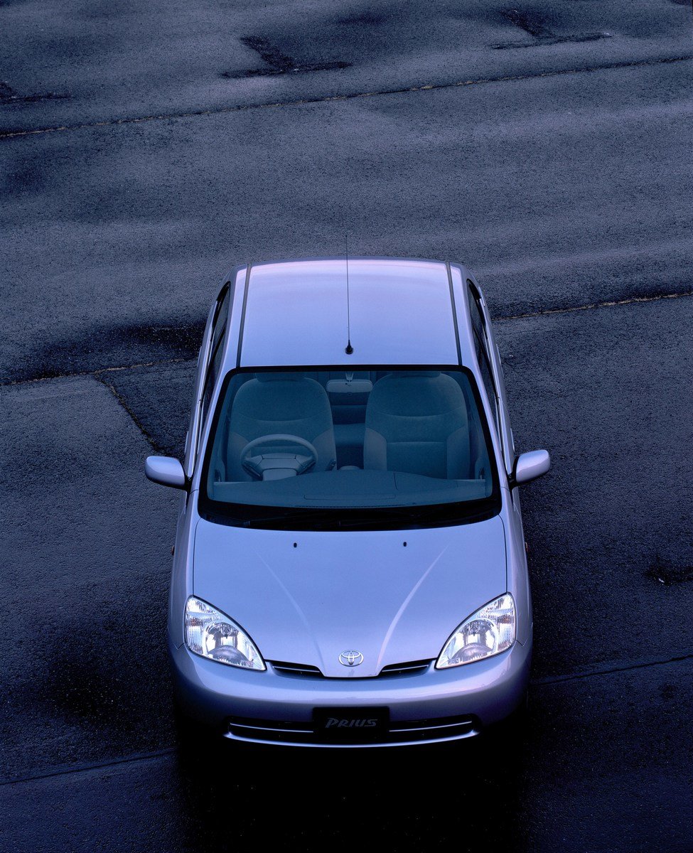 První generace Toyoty Prius z roku 1997