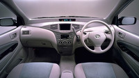 První generace Toyoty Prius z roku 1997