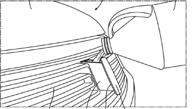 Nový patent Fordu má lidi odradit od výletů pod kapotu, kapalinu do ostřikovačů nalejí přes logo automobilky