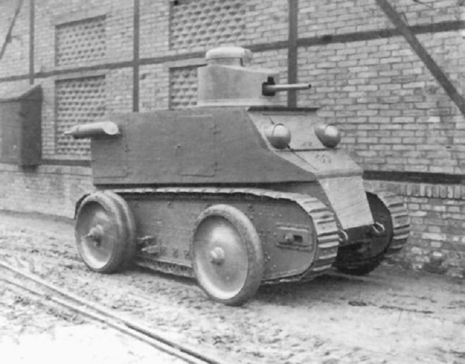 Československý tank Kolohousenka KH-50 také kombinoval výhody kol a pásů na jednom stroji - avšak nepříliš úspěšně