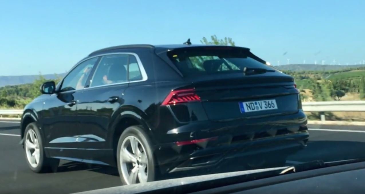 Záď Audi Q8 bez jakéhokoliv maskování