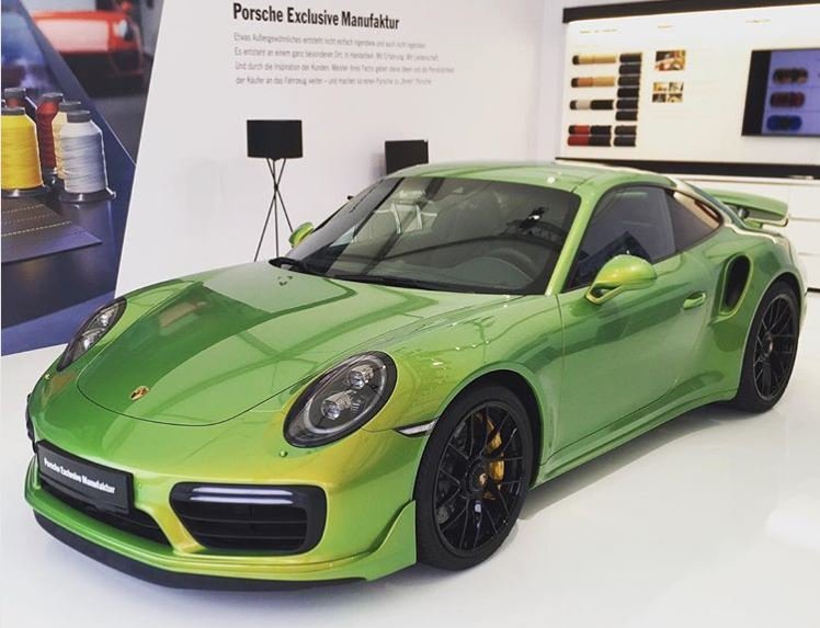 Porsche 911 Turbo S ve vzácné barvě Phyton Green