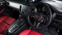 Porsche Macan Turbo Performance Package v závodních barvách Porsche