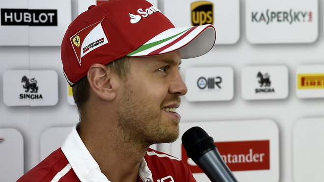 Sebastian Vettel popírá, že by byl proti Räikkönenovi nějak zvýhodňován