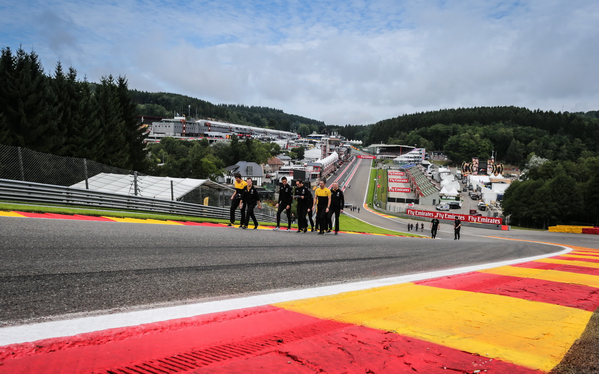 Tým Renault se seznamuje s tratí v Belgii