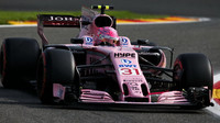 Esteban Ocon při tréninku v Belgii