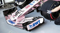 Přední křídlo vozu Force India VJM10 - Mercedes při tréninku v Belgii