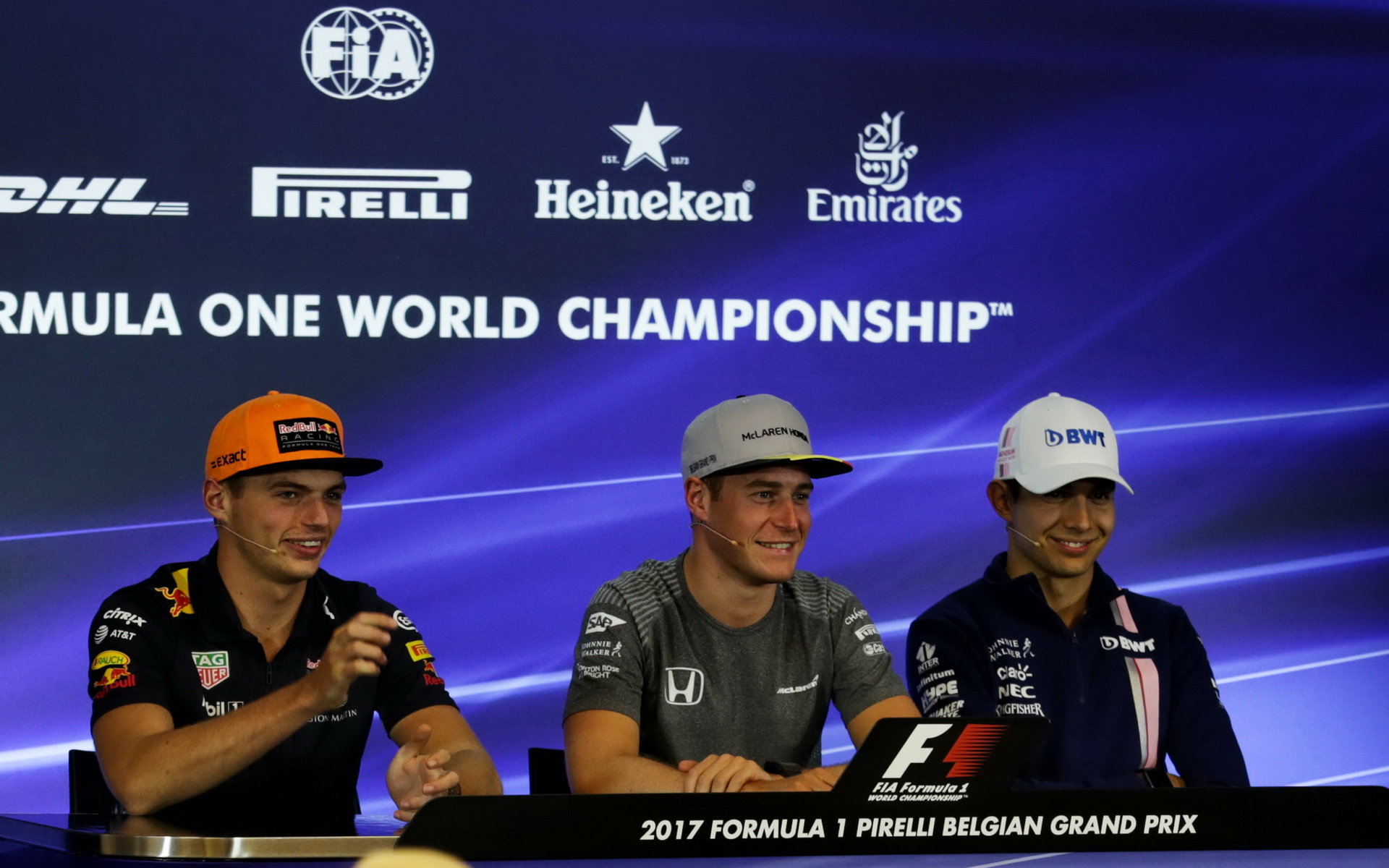 Max Verstappen, Stoffel Vandoorne a Esteban Ocon na tiskovce v Belgii