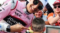 Esteban Ocon při autogramiádě v Belgii