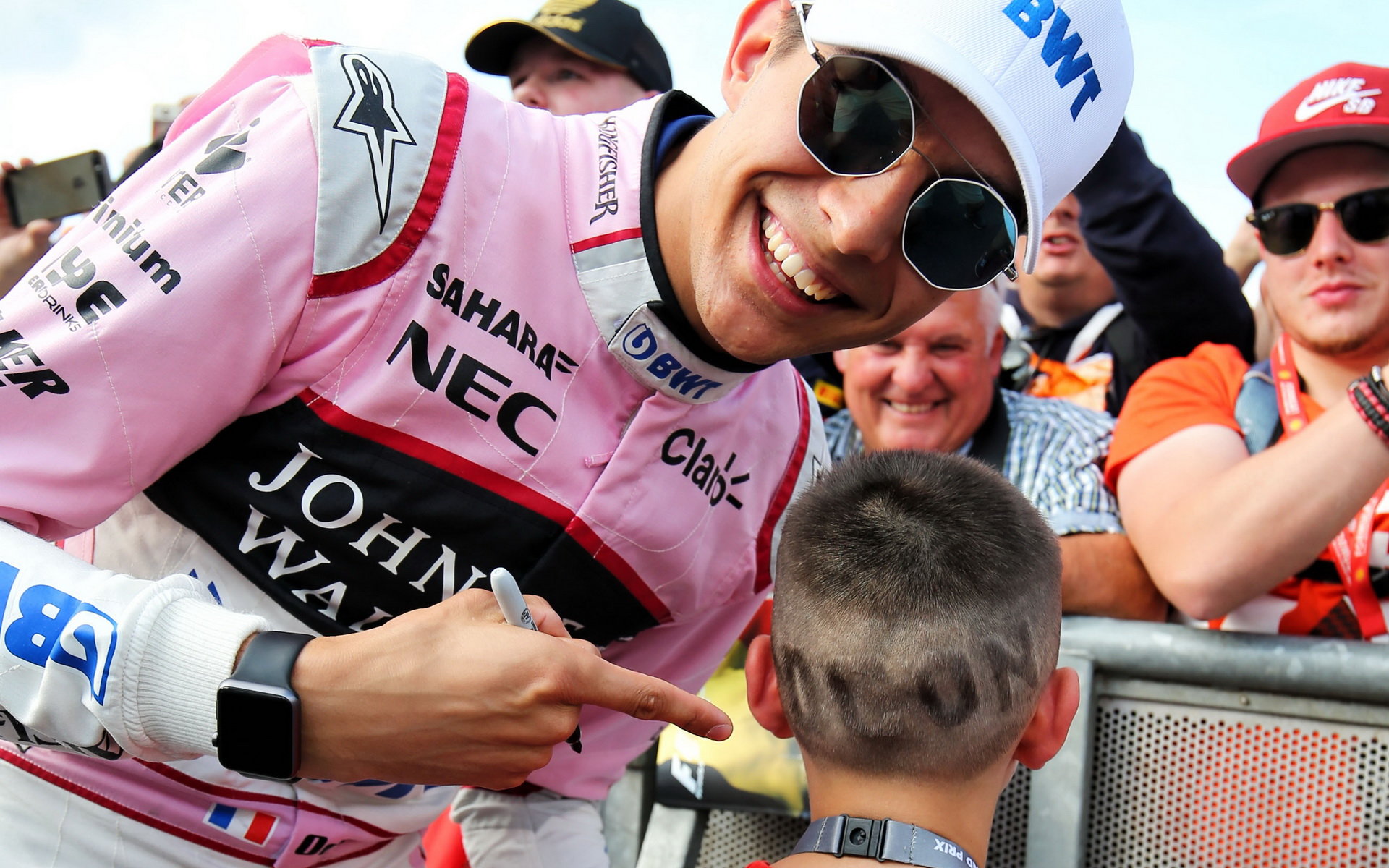 Esteban Ocon při autogramiádě v Belgii