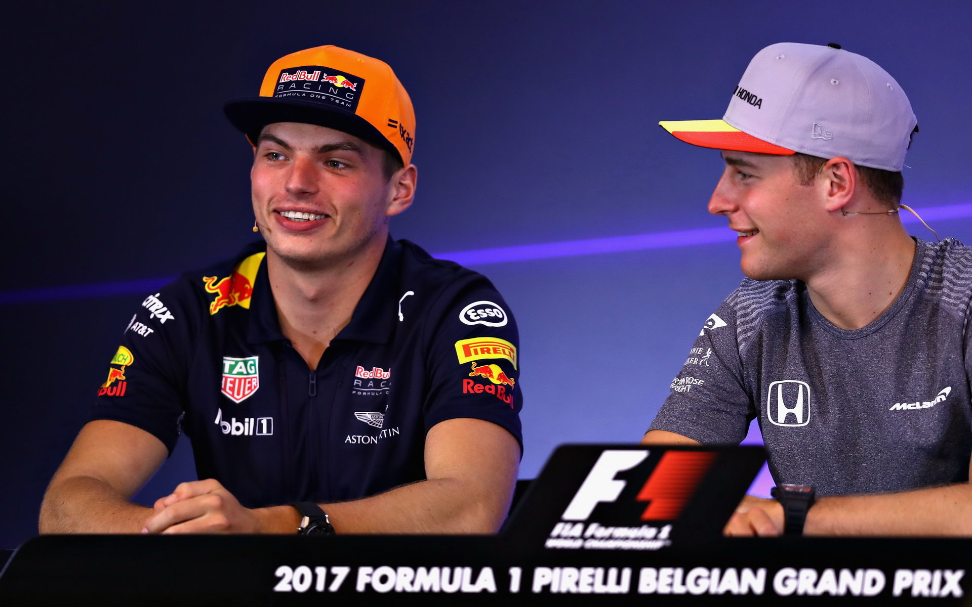 Max Verstappen a Stoffel Vandoorne na tiskovce v Belgii