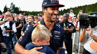 Daniel Ricciardo při autogramiádě v Belgii