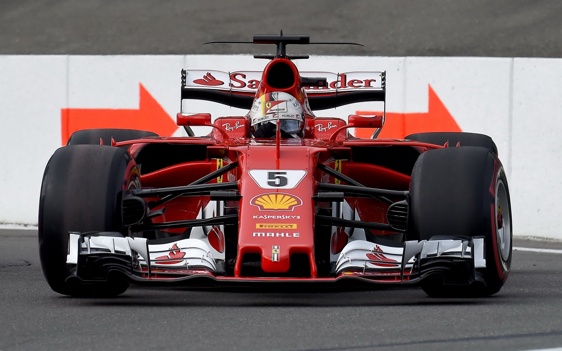 Prezident Ferrari oceňuje letošní pokrok svého týmu, chce se zaměřit na kvalitu komponent